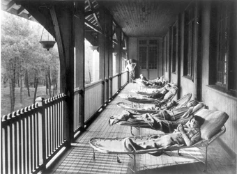 Lapset toipilaskodissa Vosgesissa, LEnfance Cooperativen esitteestä, n. 1930